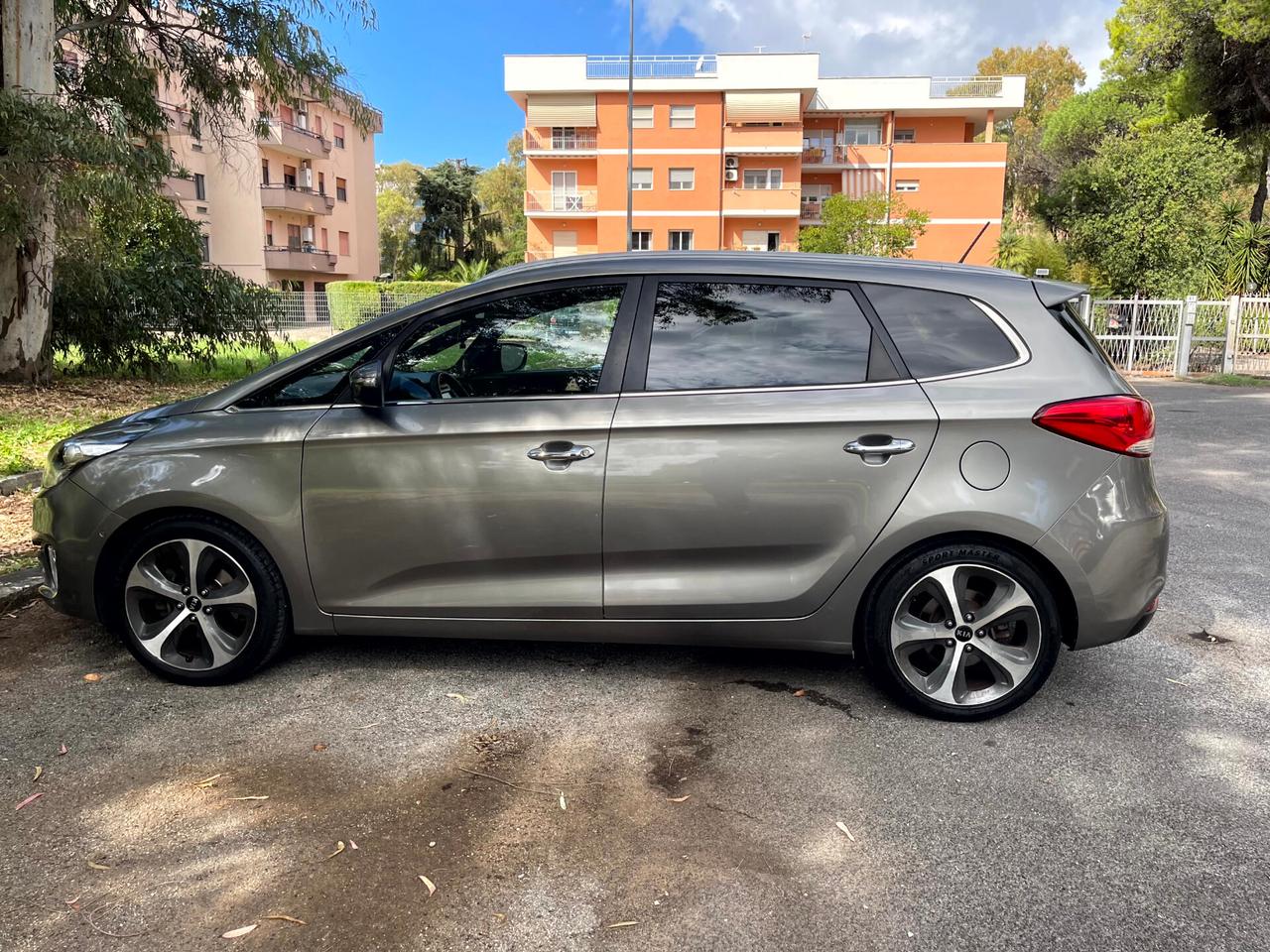 Kia Carens 24 MESI DI GARANZIA 1.7 crdi AUTOMATICA NEOPATENTATI