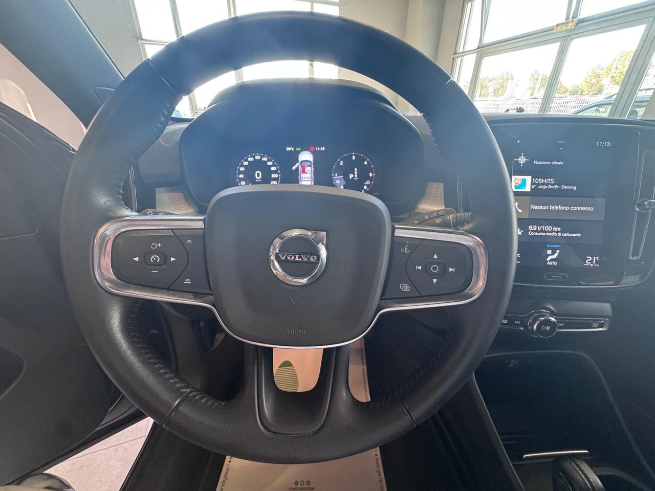 VOLVO XC40 D3 R DESIGN MOMENTUM MY2020