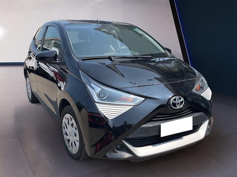 Toyota Aygo II 2018 5p 5p 1.0 x-play 72cv