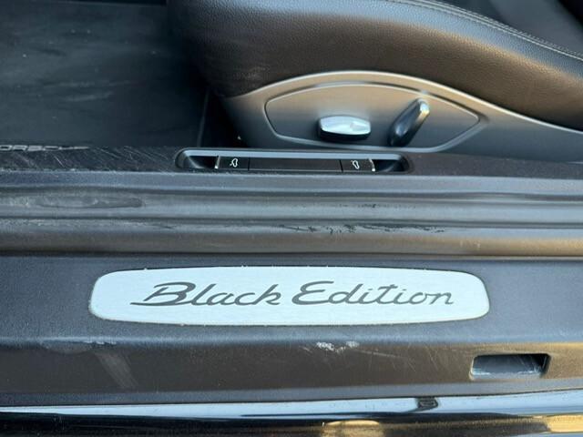 Porsche 911 3.4 Carrera Cabriolet Black Edition