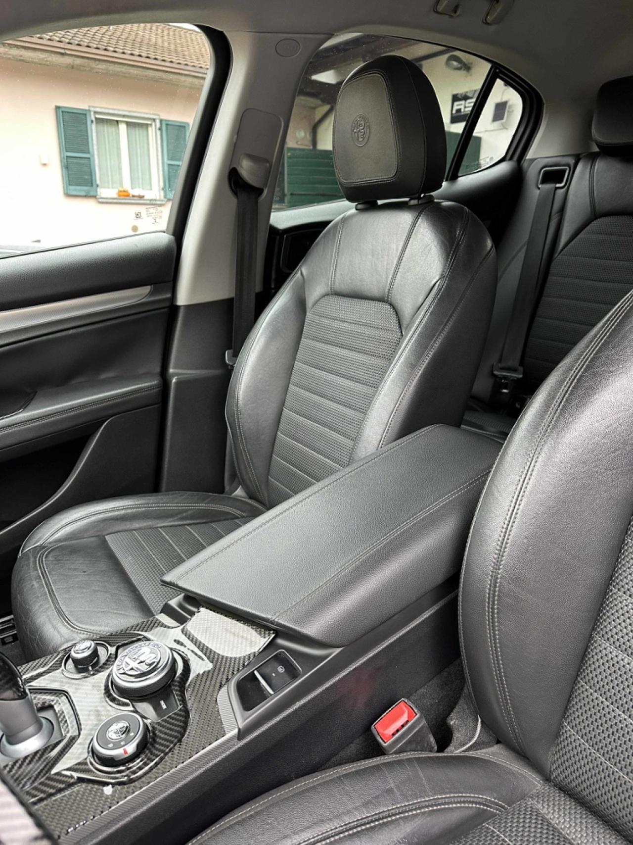 Alfa Romeo STELVIO 2.2d AT8 Q4 SUPER FULLOPT UNICOPR