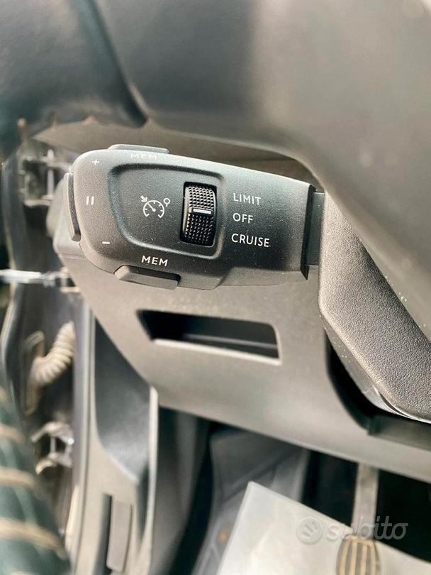 Peugeot 3008 HDi 130 CV Allure Navi Virtual Camera