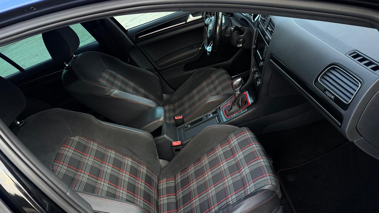 Volkswagen Golf 7 GTI 2.0 DSG