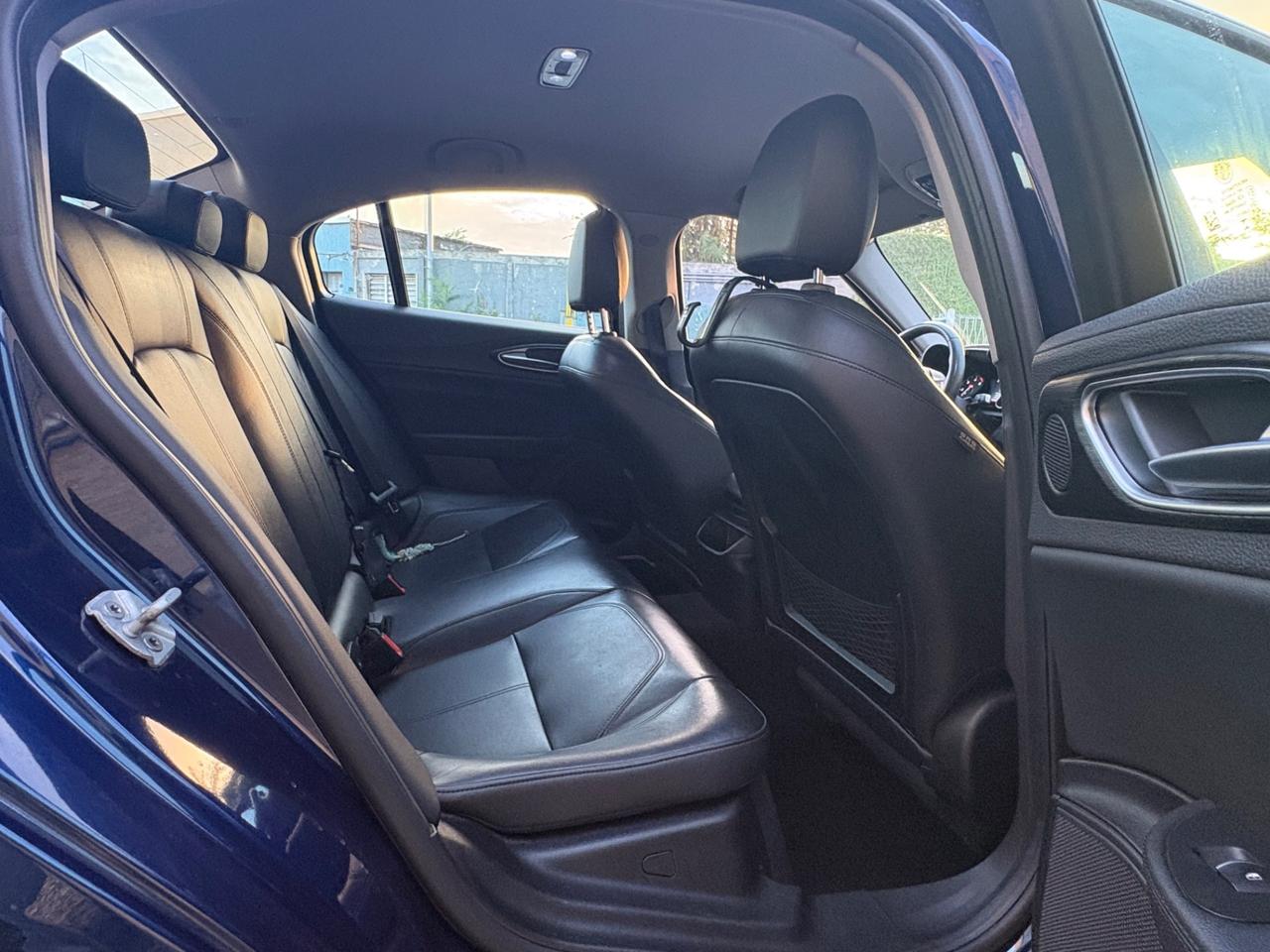 Alfa Romeo Giulia 2.2 TD 180 CV Business Sport