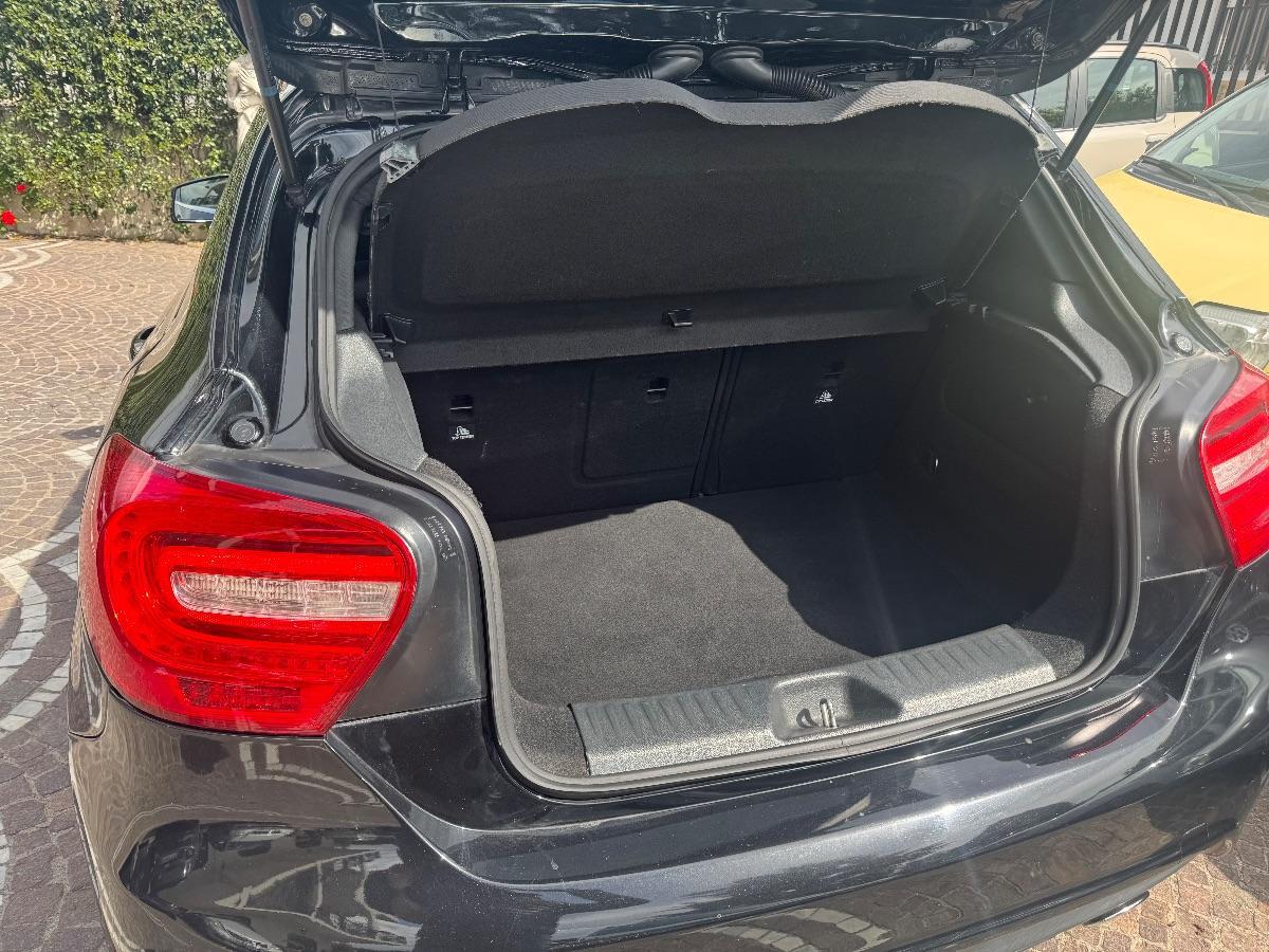 MERCEDES Classe A 180 CDI Dark Night Edition