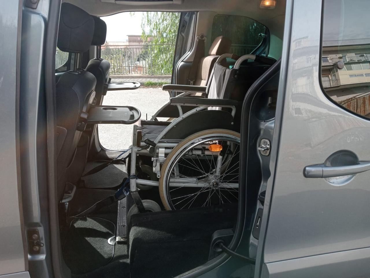 Peugeot Partner Pianale ribassato con rampa disabili in carrozzina