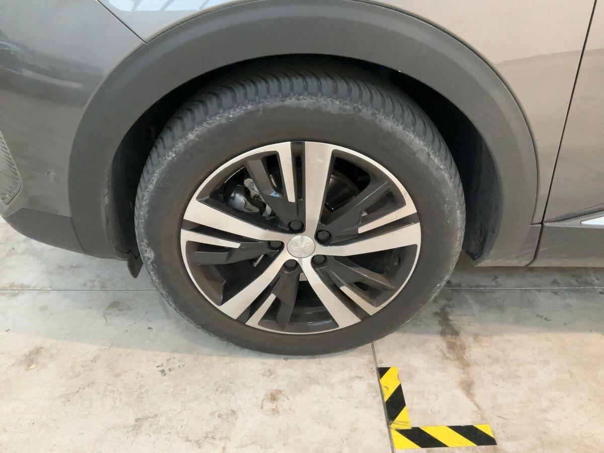 Peugeot 3008 1.5HDI FULLOPTIONAL NUOVA 2020