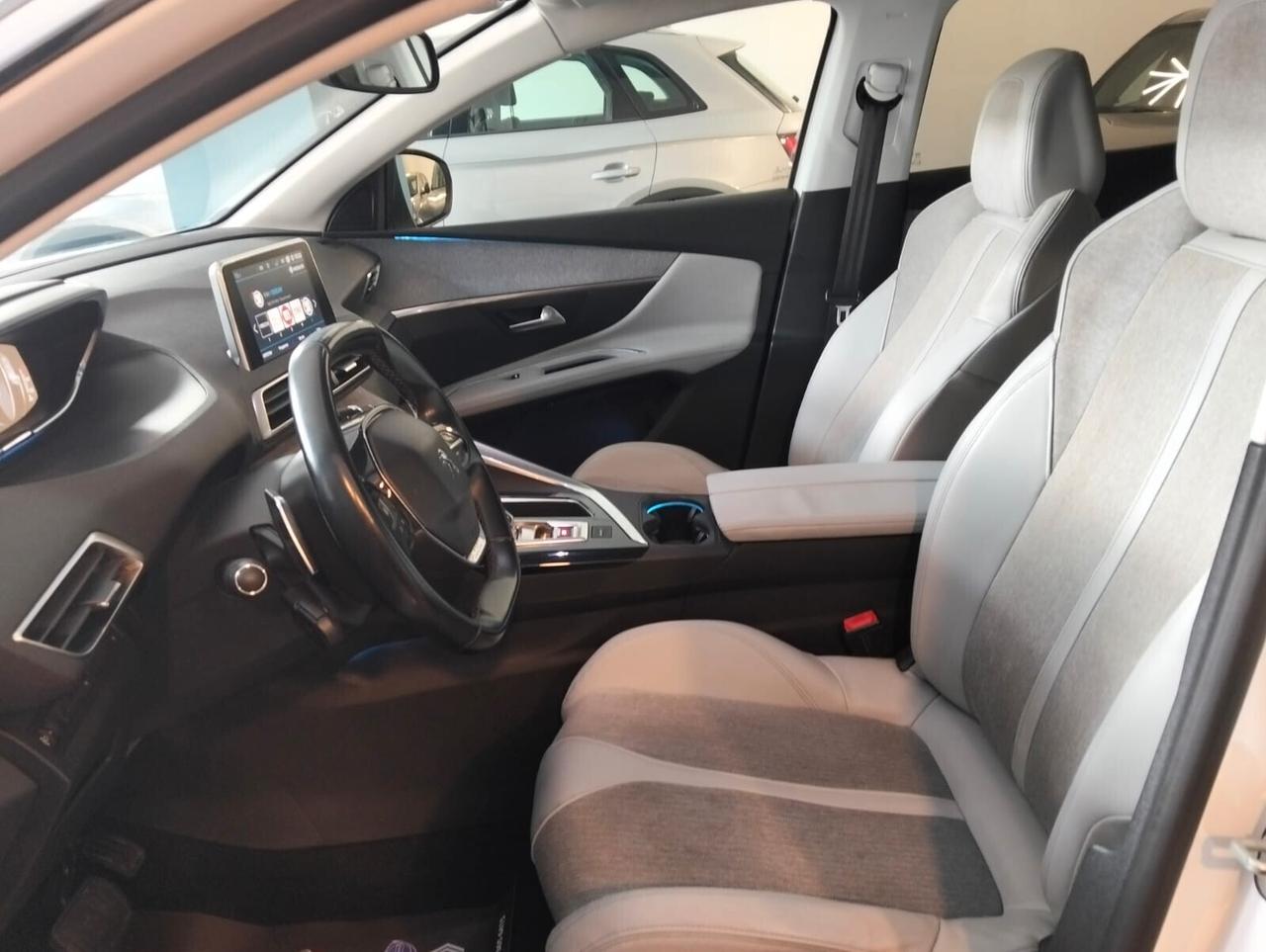 Peugeot 3008 BlueHDi 130 S&S EAT8 Allure