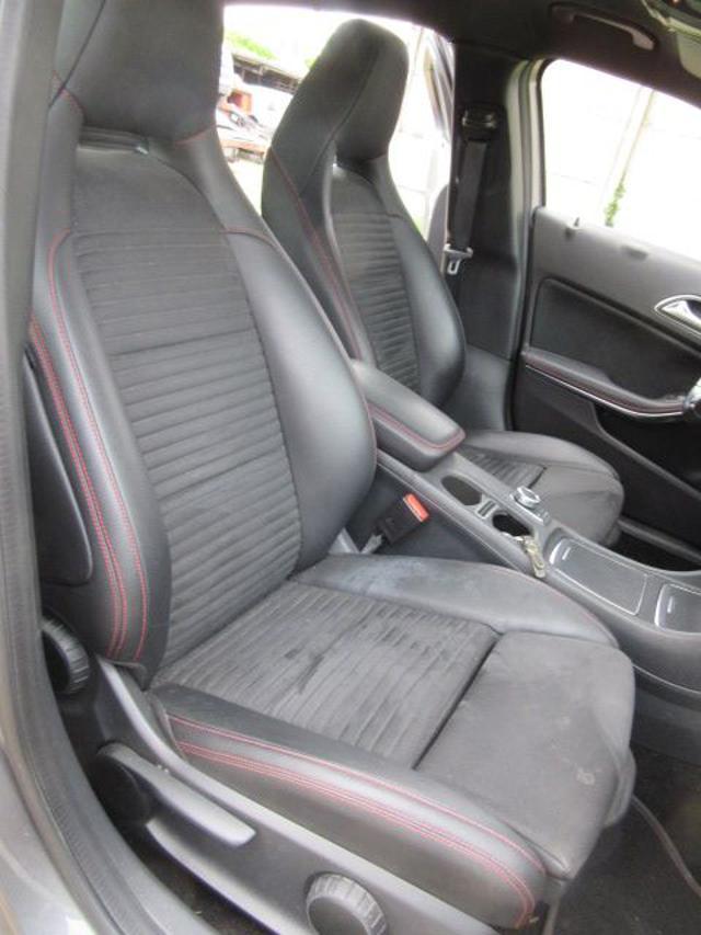MERCEDES-BENZ GLA 180 Premium