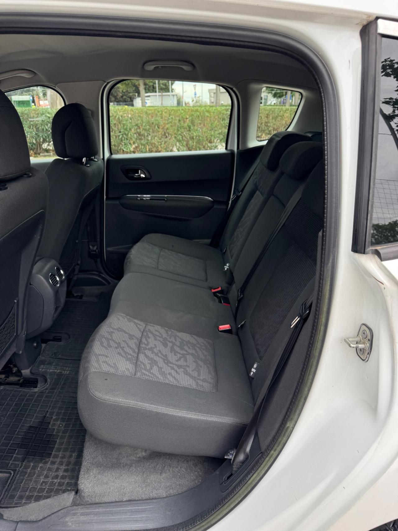 Peugeot 3008 1.6 HDi 115CV Allure