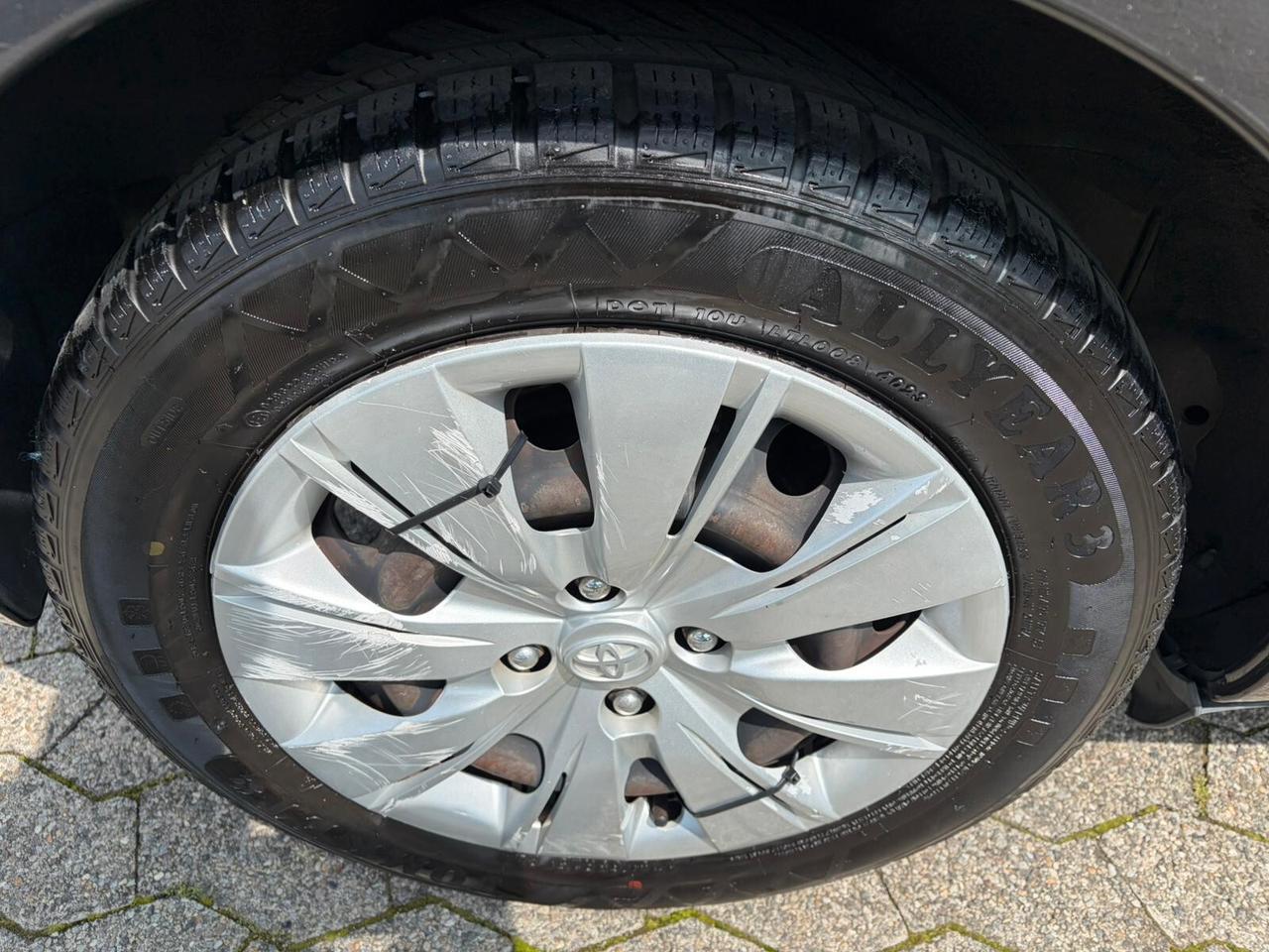 Toyota Yaris 1.0 5 porte Lounge*EURO5*NEOPATENTATI