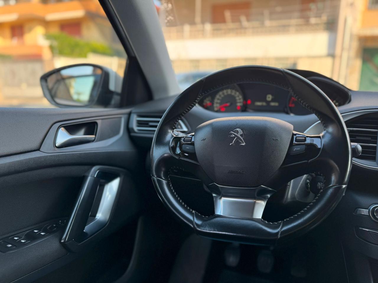 Peugeot 308 BlueHDi 100 S&S Allure