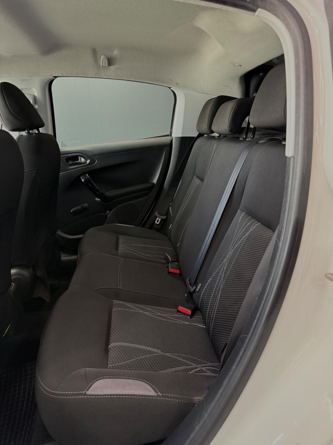 Peugeot 208 1.4 HDi 68 CV Allure