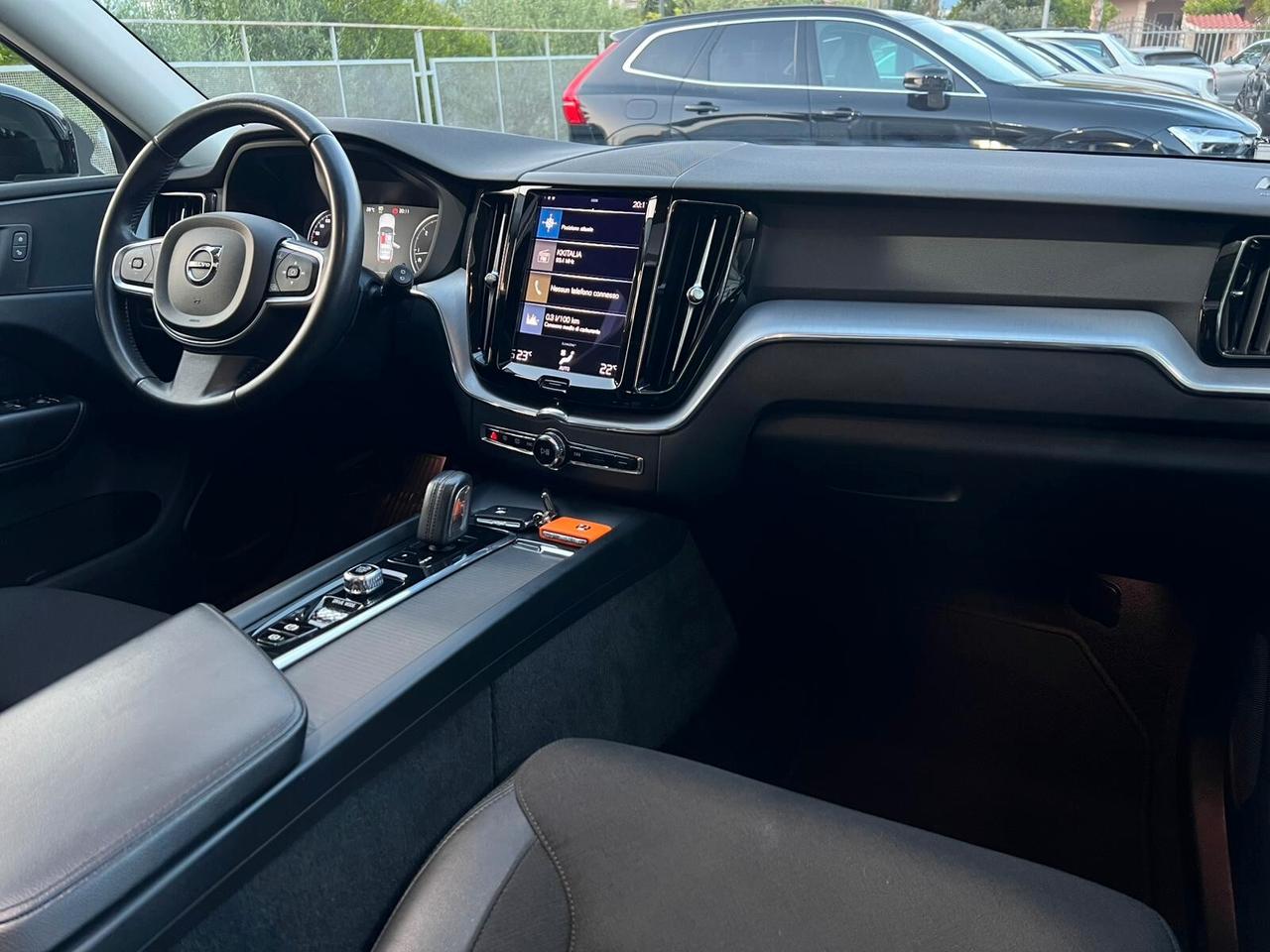 Volvo XC 60 XC60 B4 (d) AWD Geartronic Momentum Tetto apribile