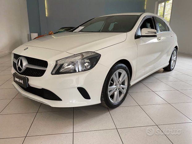 Mercedes-Benz Classe A180d SPORT Retro/Navi