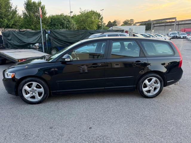 VOLVO V50 D2 R-design senza nessun lavoro da fare