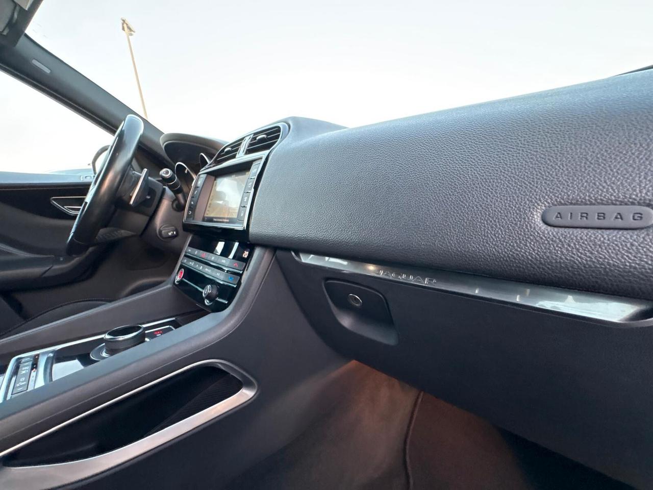 Jaguar F-Pace 2.0 D 180 CV aut. R-Sport