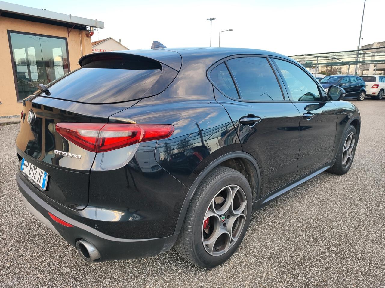 Alfa Romeo Stelvio 2.2 Turbodiesel 210 CV AT8 Q4 Executive