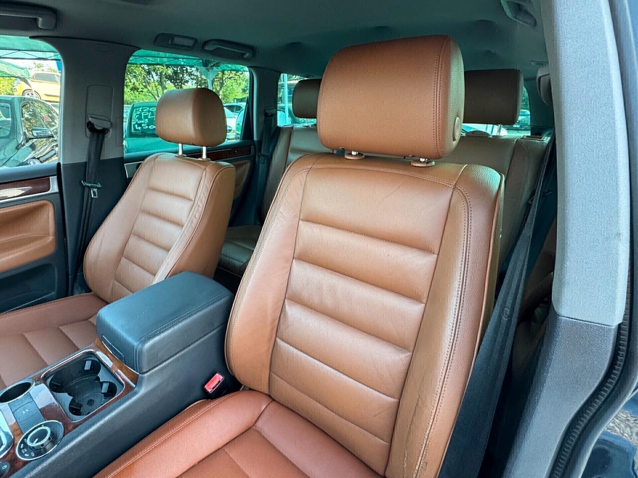 Volkswagen Touareg 3.0 V6 TDI DPF tiptronic gancio traino navigatore pari al nuovo