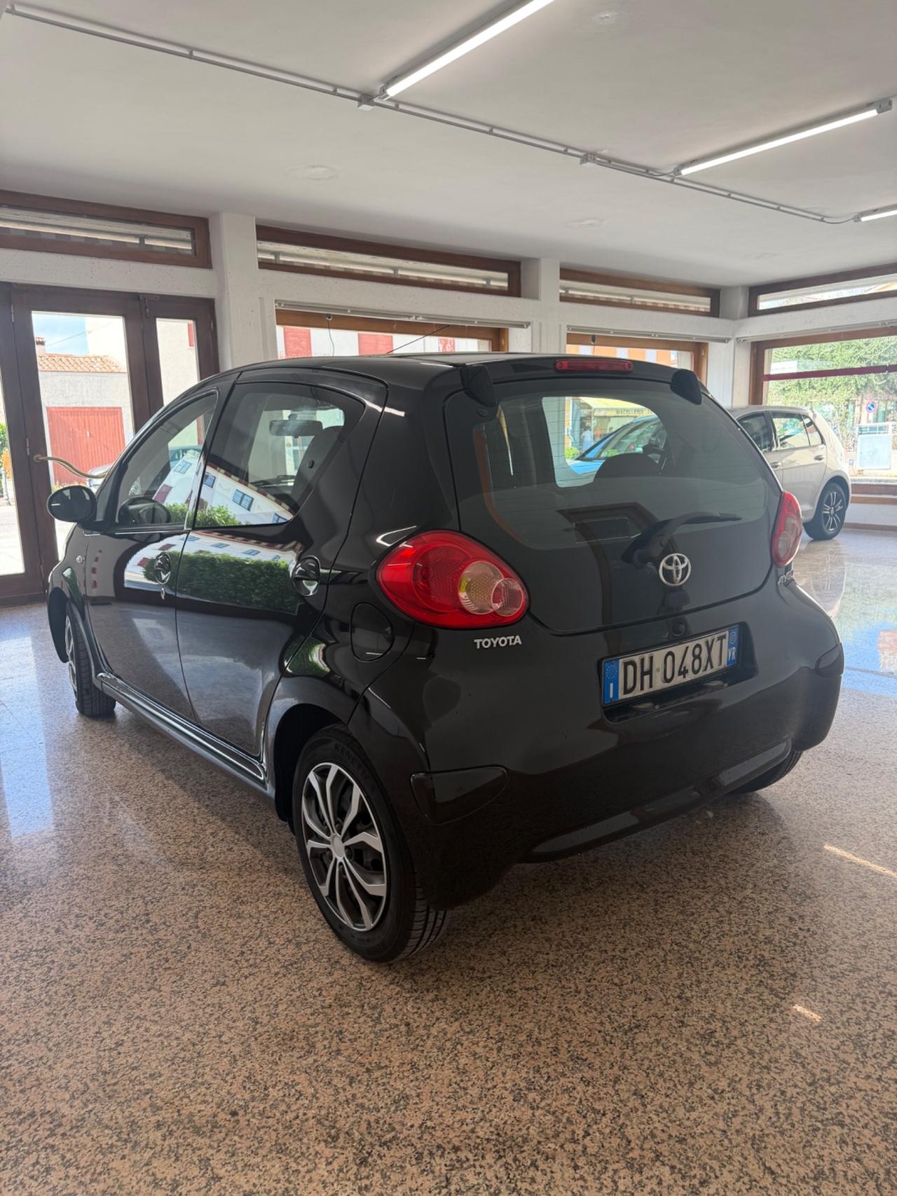 Toyota Aygo 1.0 12V VVT-i 5 porte Sol