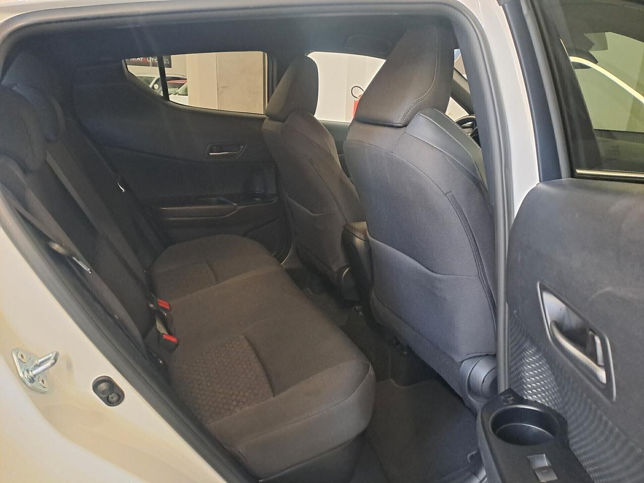 Toyota C-HR 2.0 Hybrid E-CVT Morebusiness CV 184