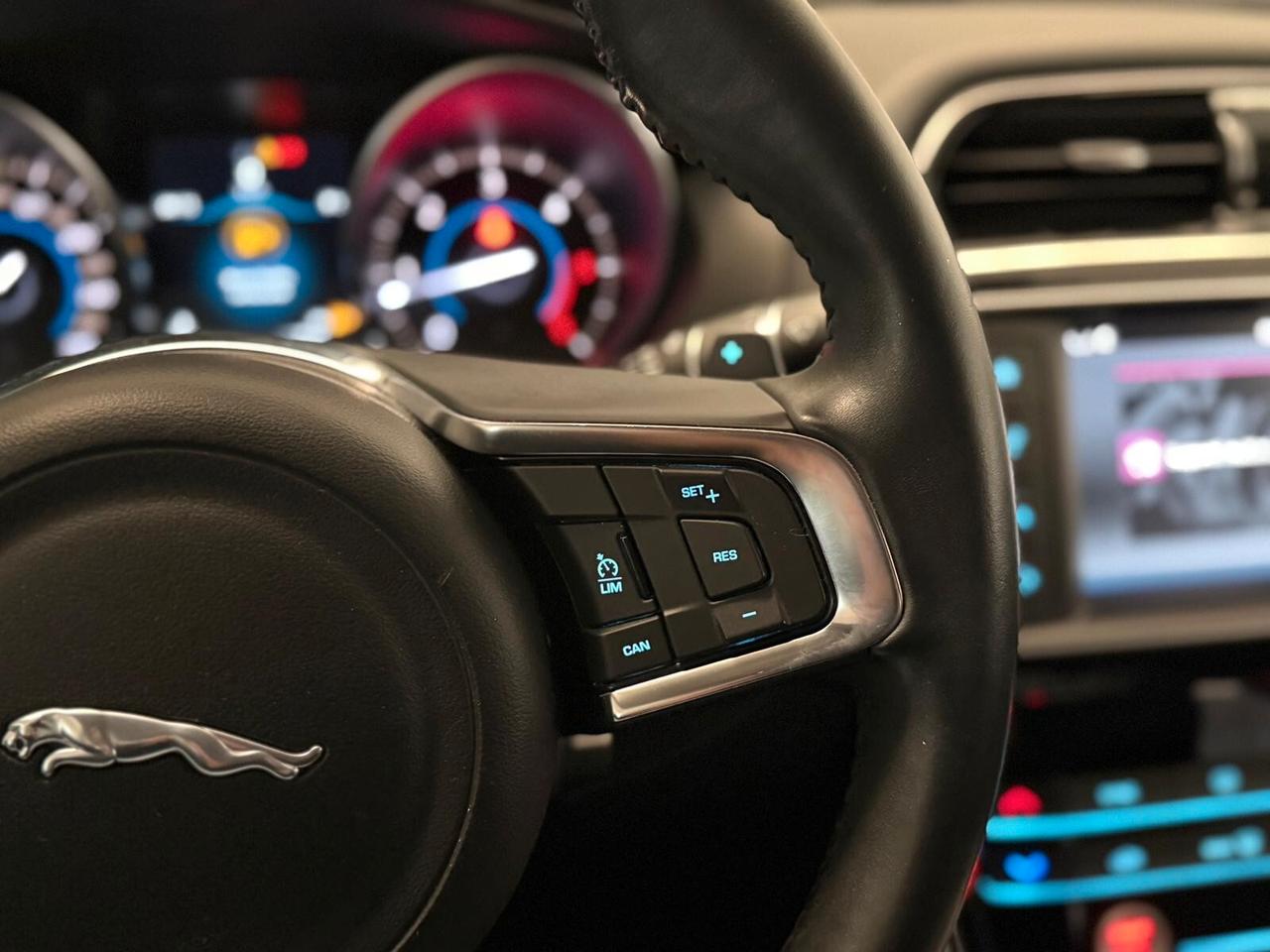 Jaguar XE 2.0 D 180 CV aut. Prestige