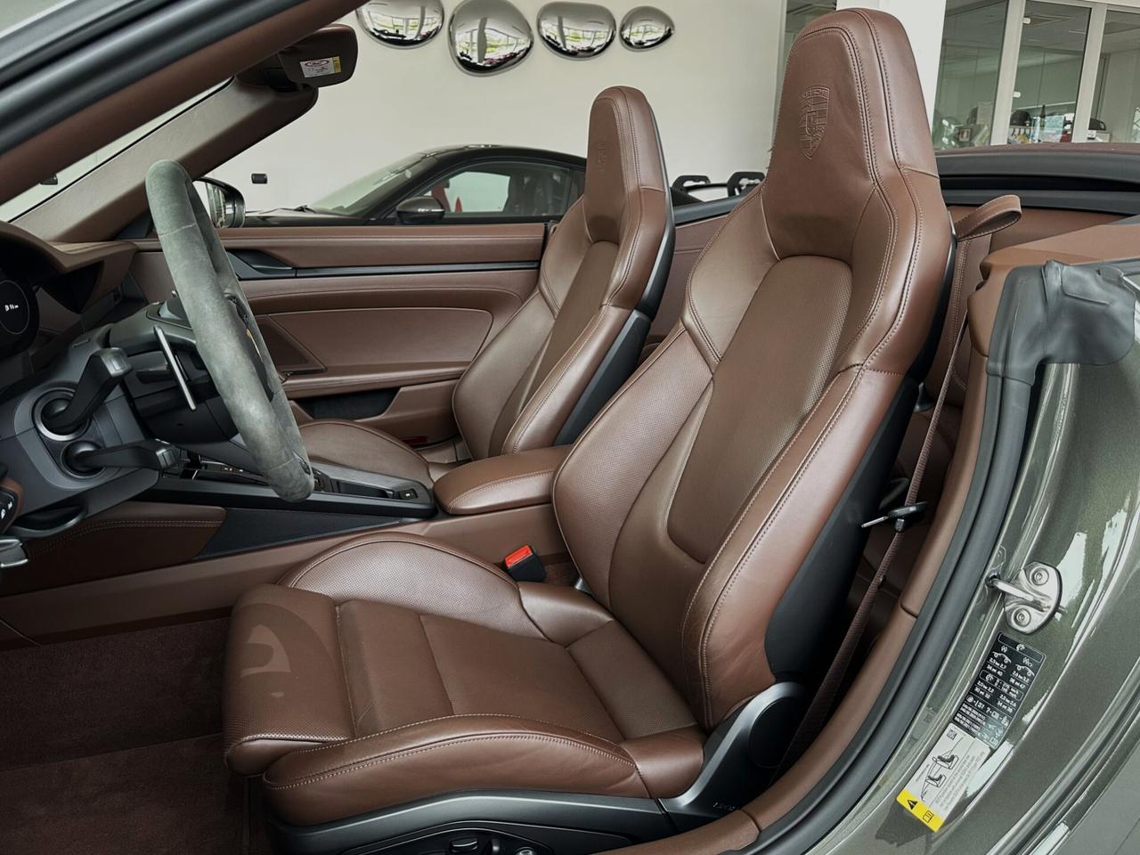 Porsche 911 Carrera 4 GTS Cabriolet