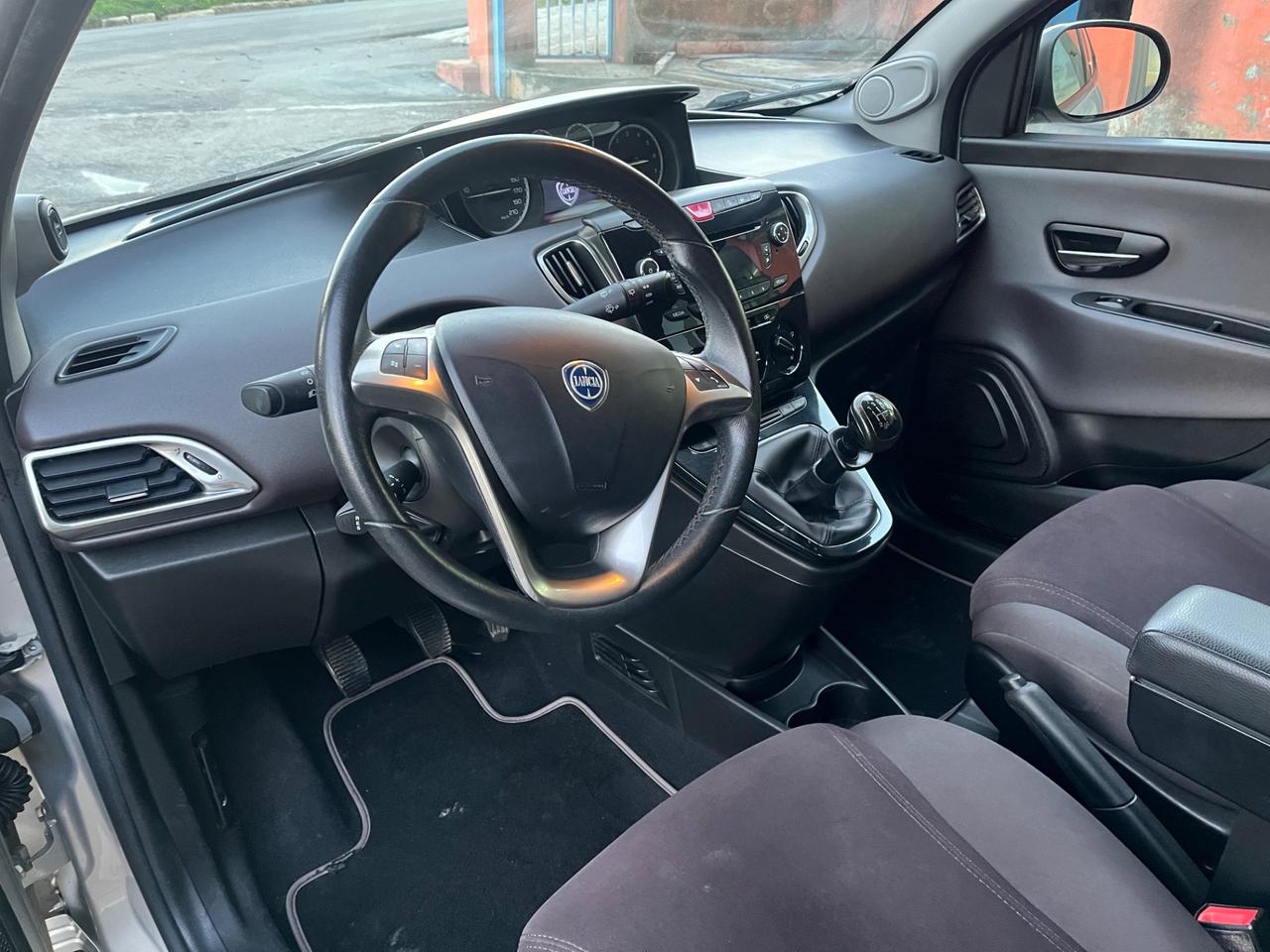 Lancia Ypsilon 1.2 69 CV 5 porte Gold-full-