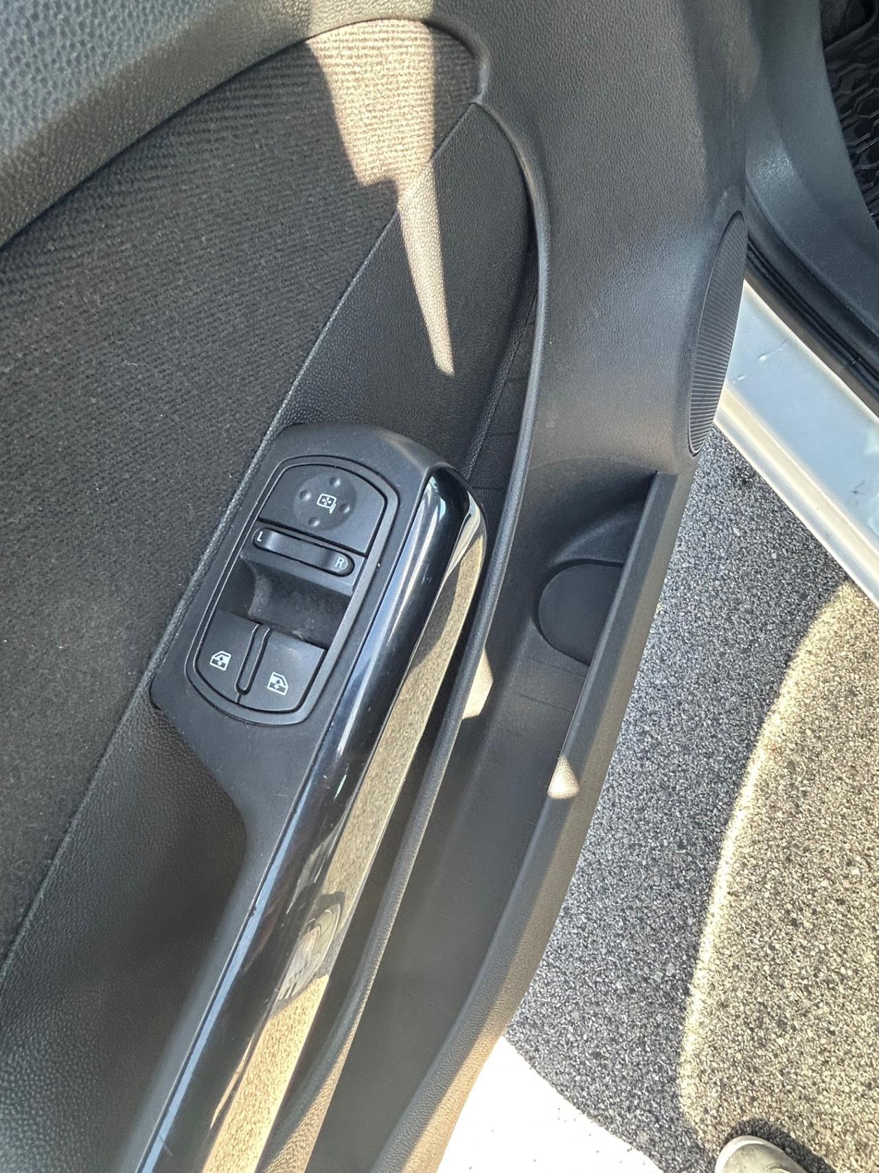 Opel Corsa 1.7 CDTI 130CV 3 porte b-color Tetto apribile