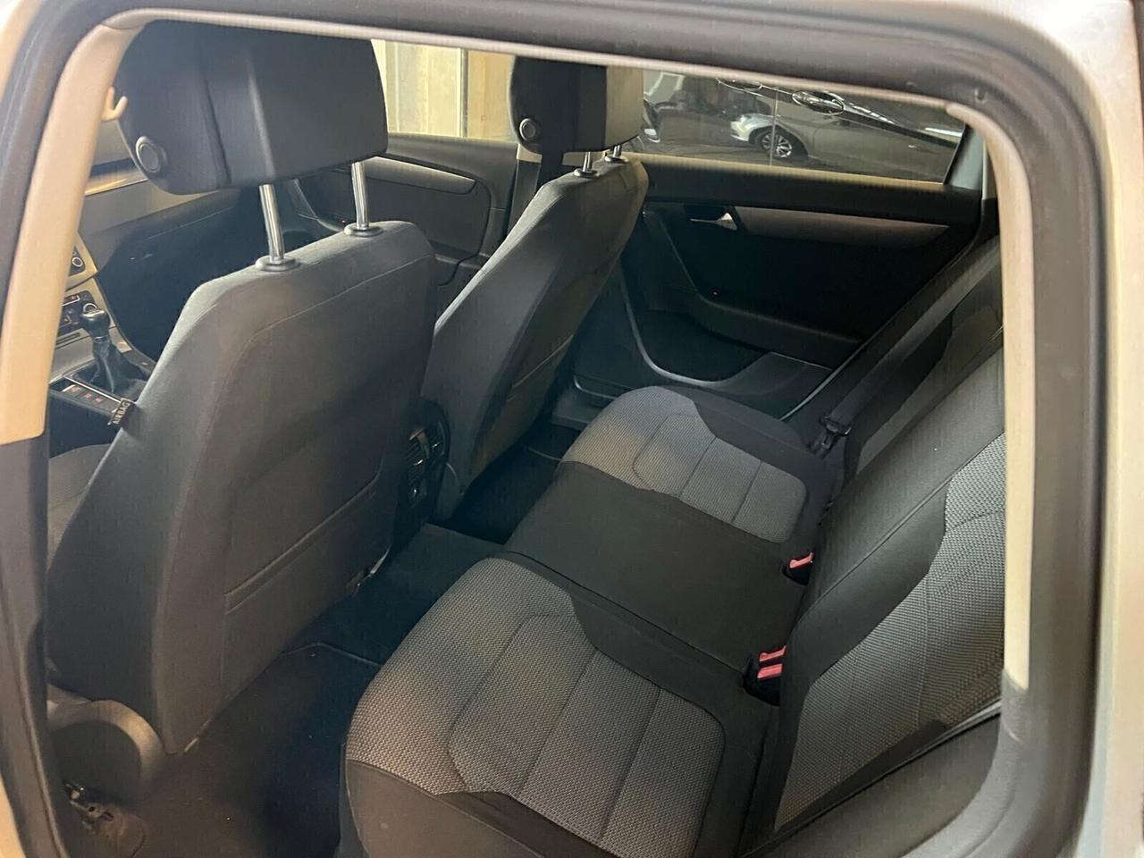 Volkswagen Passat 2.0 TDI Comfortline BlueM. Tech.-2011
