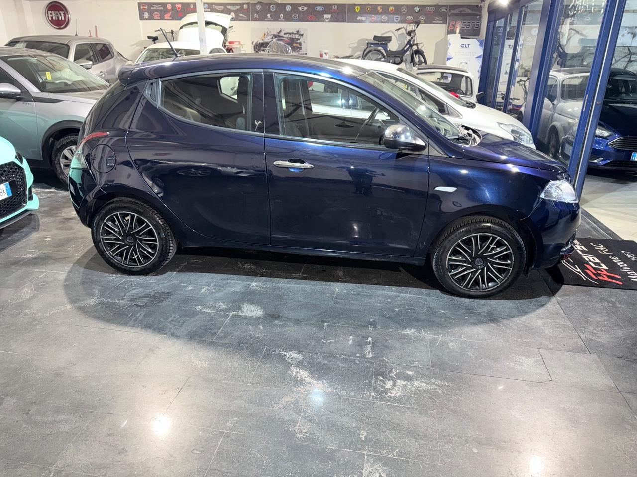 Lancia Ypsilon 1.2 69 CV 5 porte S&S Gold