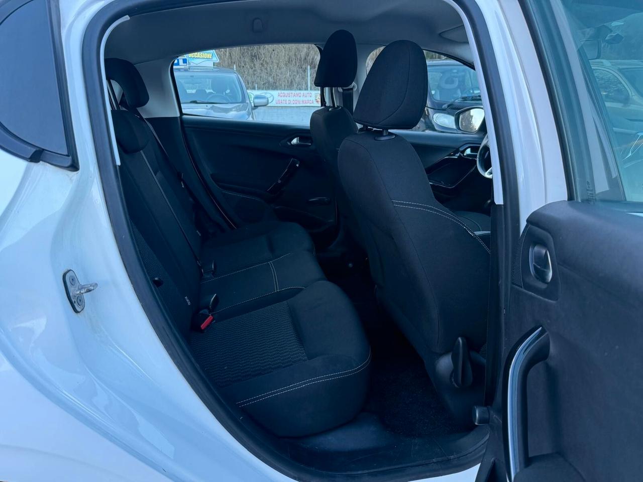 Peugeot 208 PureTech 82 5p. GPL Allure