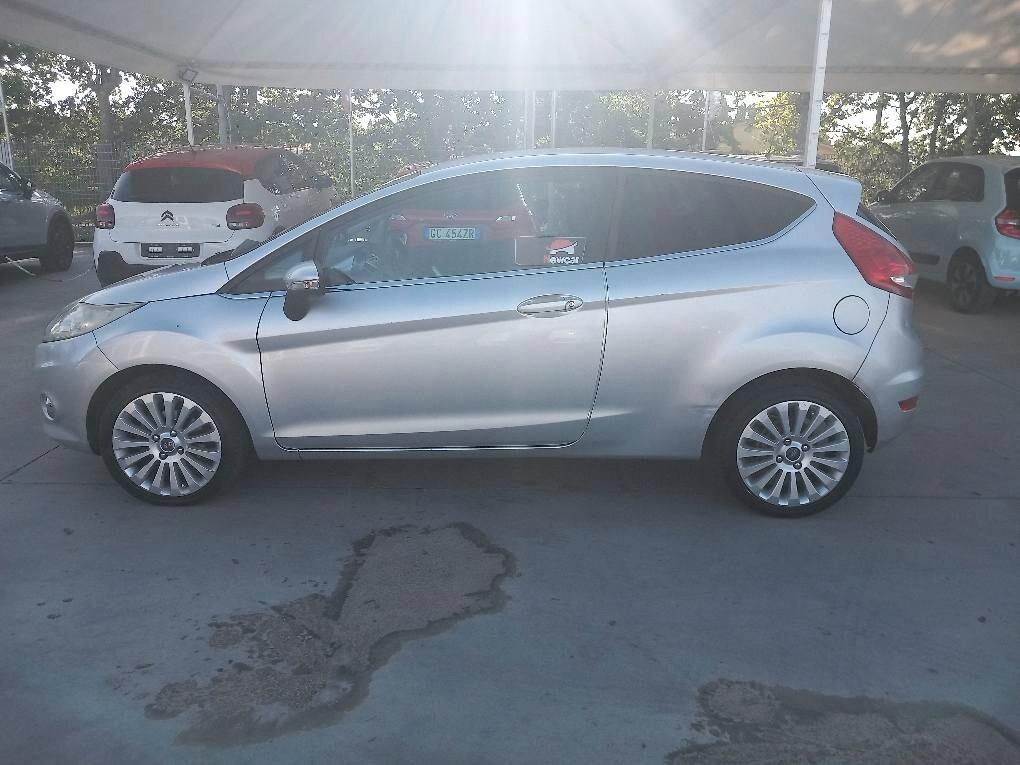 Ford Fiesta 1.6 TDCi 3p. Ghia x neo patentati km 208000 ottime condizioni