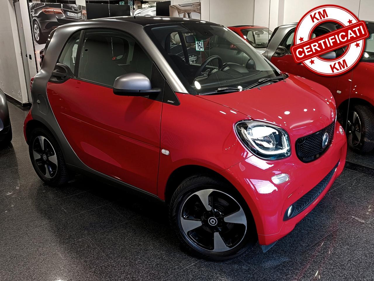 Smart ForTwo 70 1.0 twinamic Passion Grey opaco e Rosso