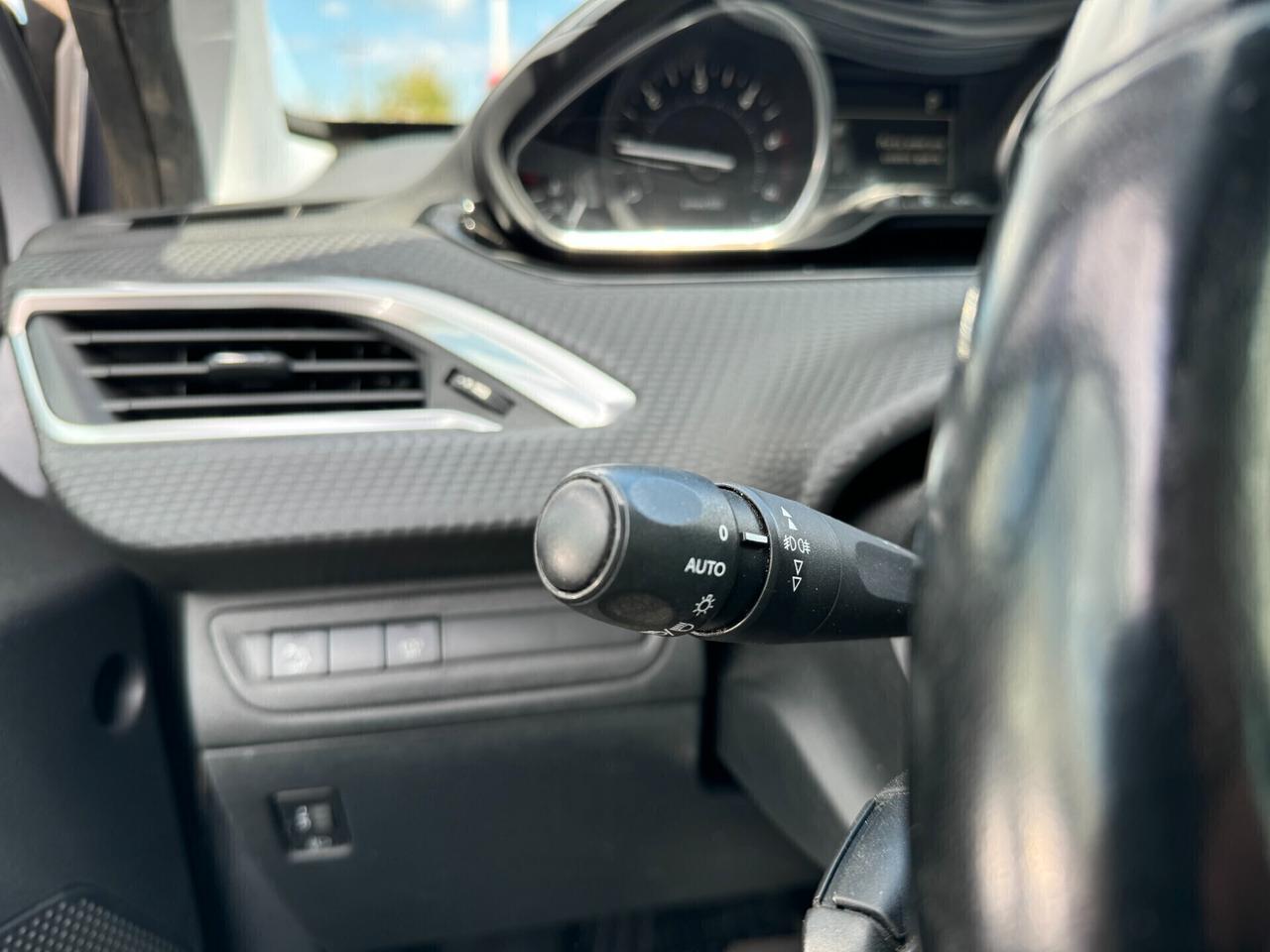 Peugeot 2008 BlueHDi 100 S&S Allure