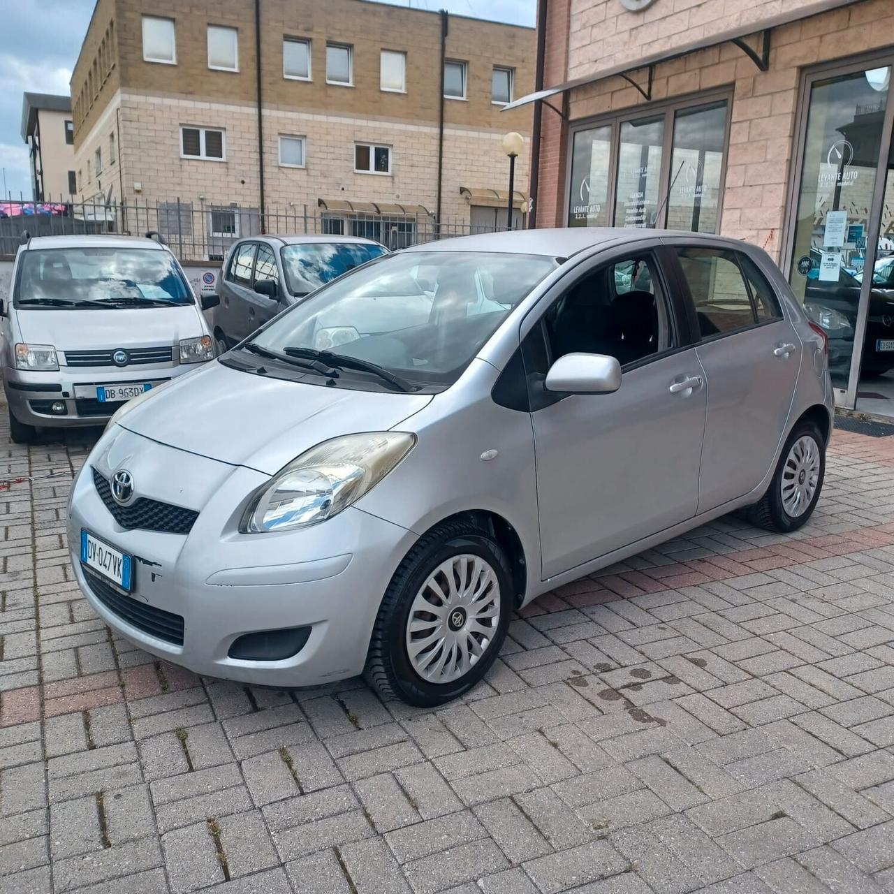 NEOPATENTATI YARIS 1.0 5 PORTE BEN CONSERVATA