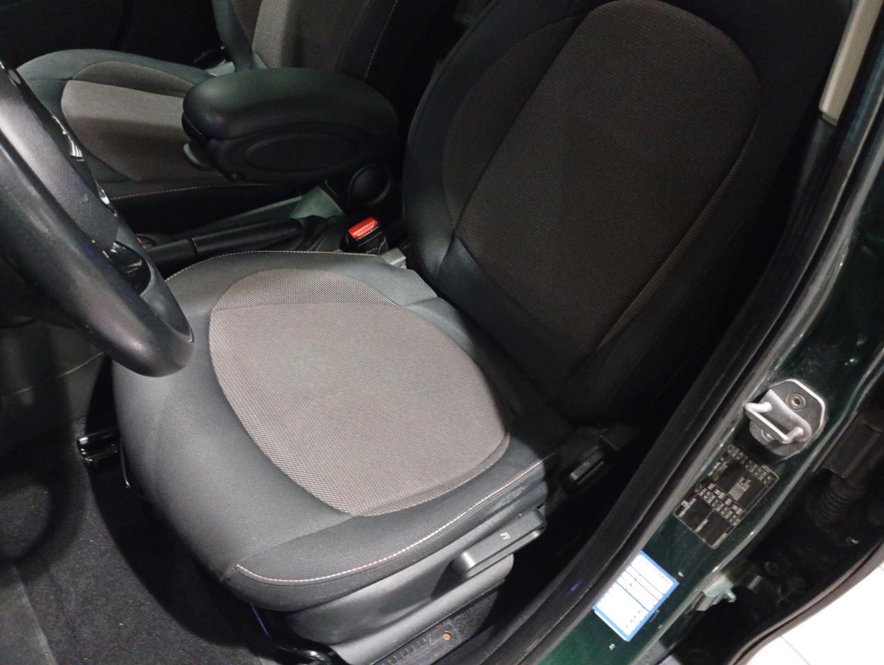 Mini Cooper D 1.5 5P