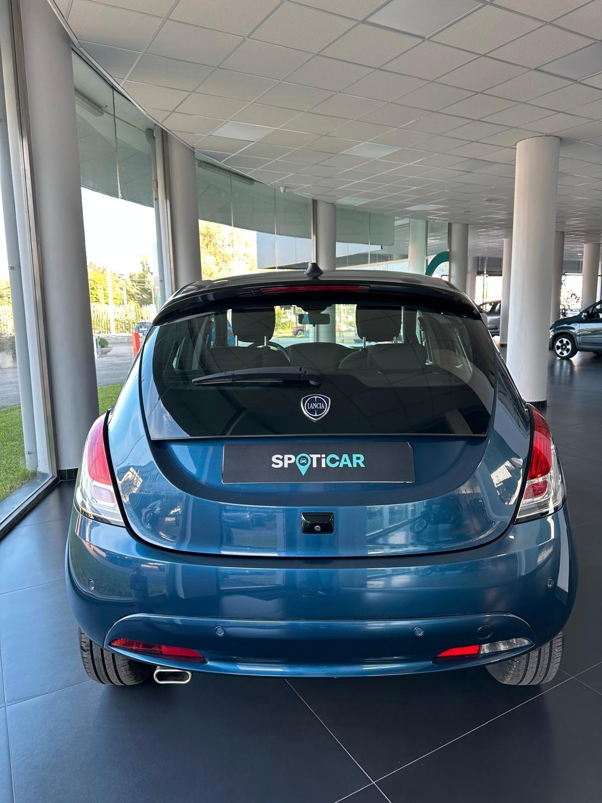 Lancia Ypsilon 1.0 FireFly 5 porte S&S Hybrid Platino