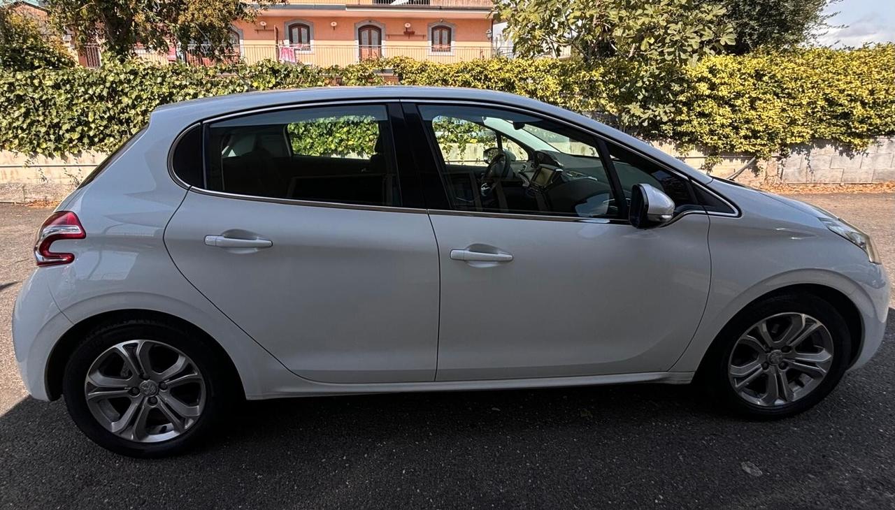 Peugeot 208 1.4 HDi 68 CV 5 porte Allure