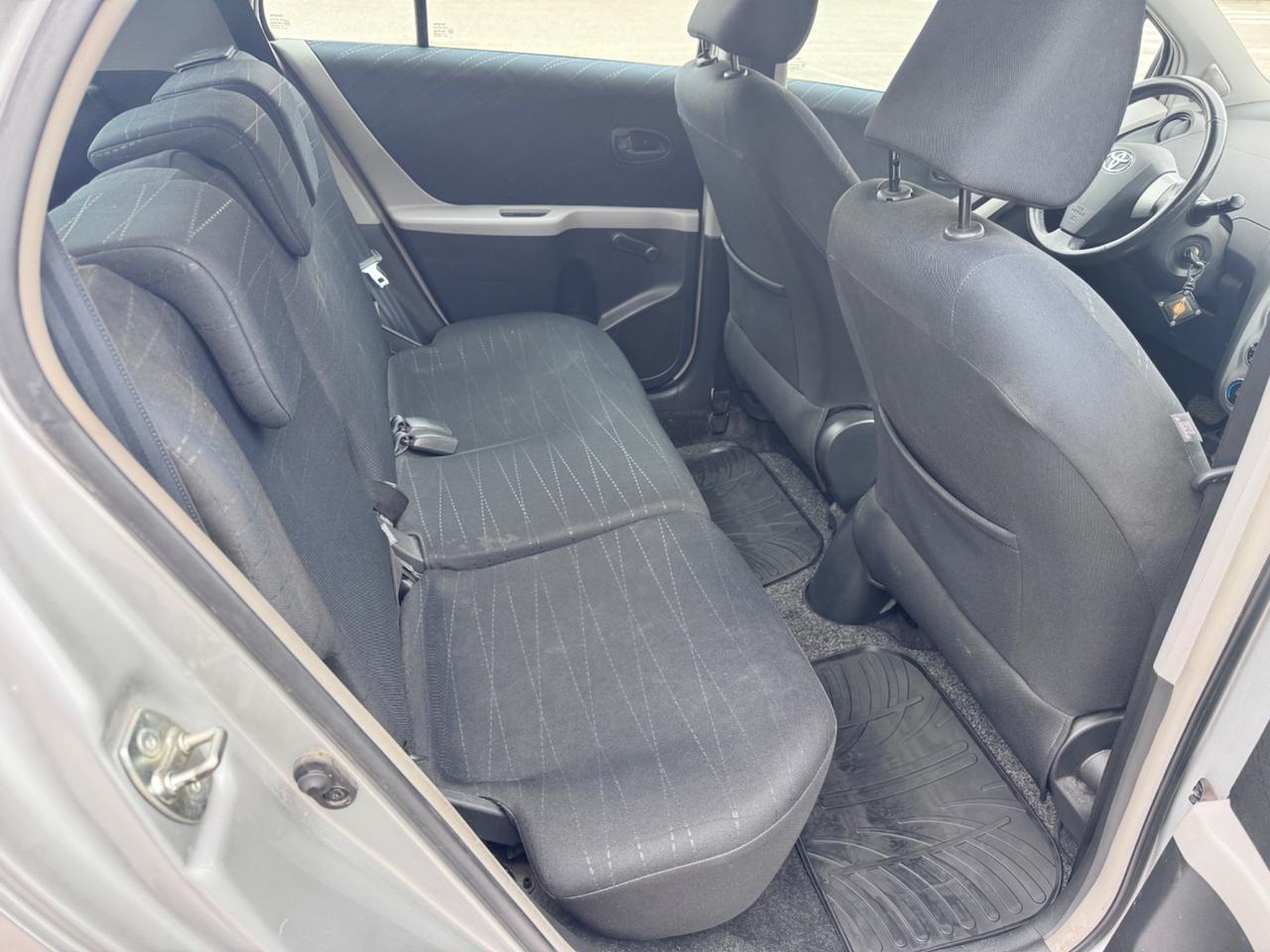 Toyota Yaris 1.4 D-4D 5 porte M-MT Sol automatica.