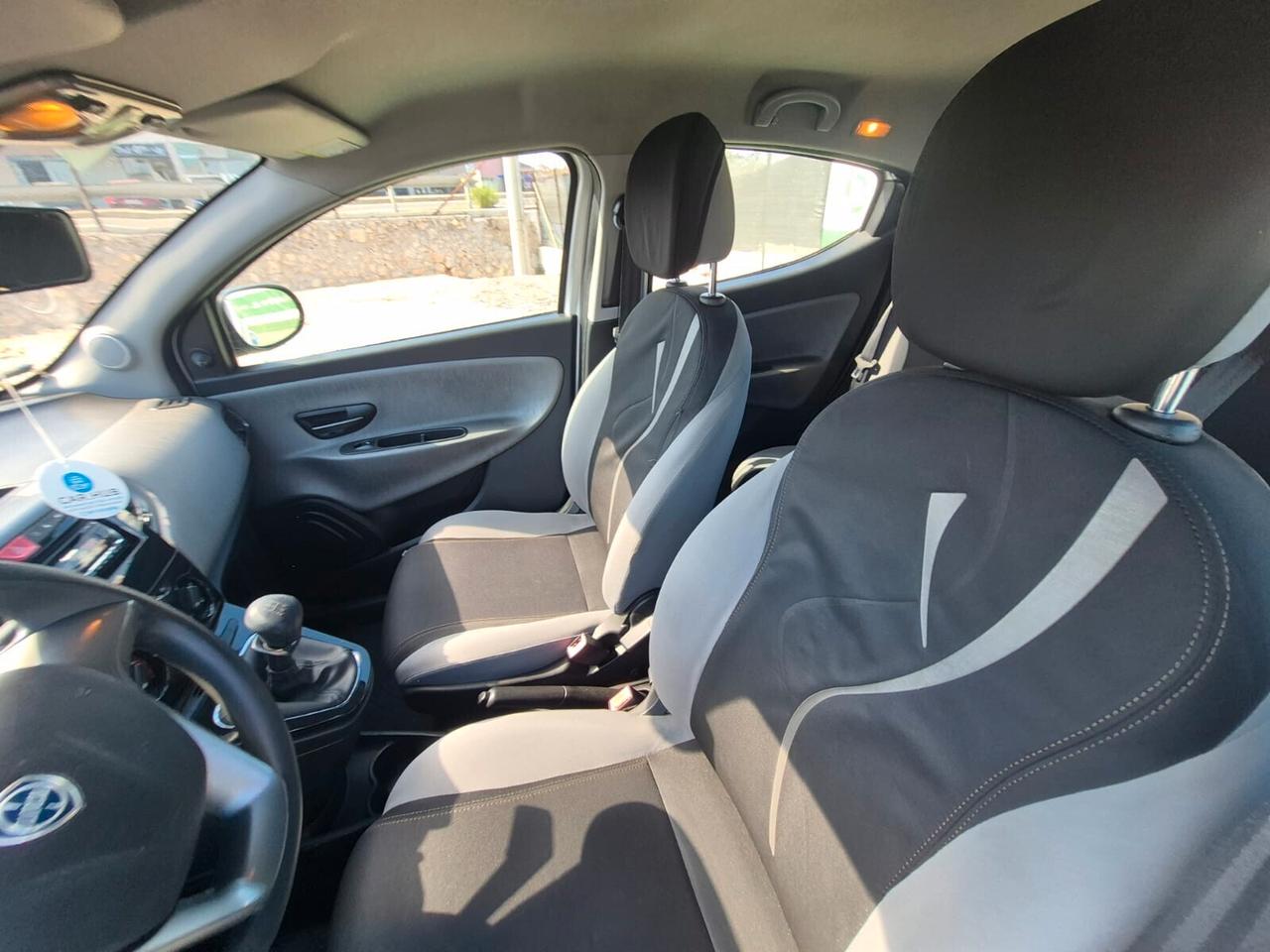 Lancia Ypsilon 1.2 69 CV 5 porte GPL Ecochic Silver