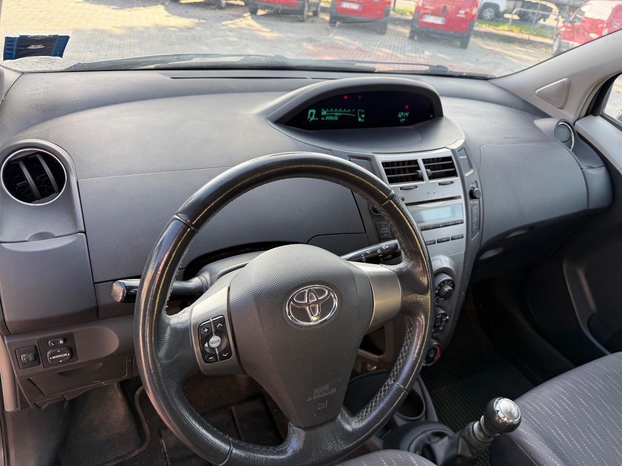 Toyota Yaris 1.3 5 porte Sol