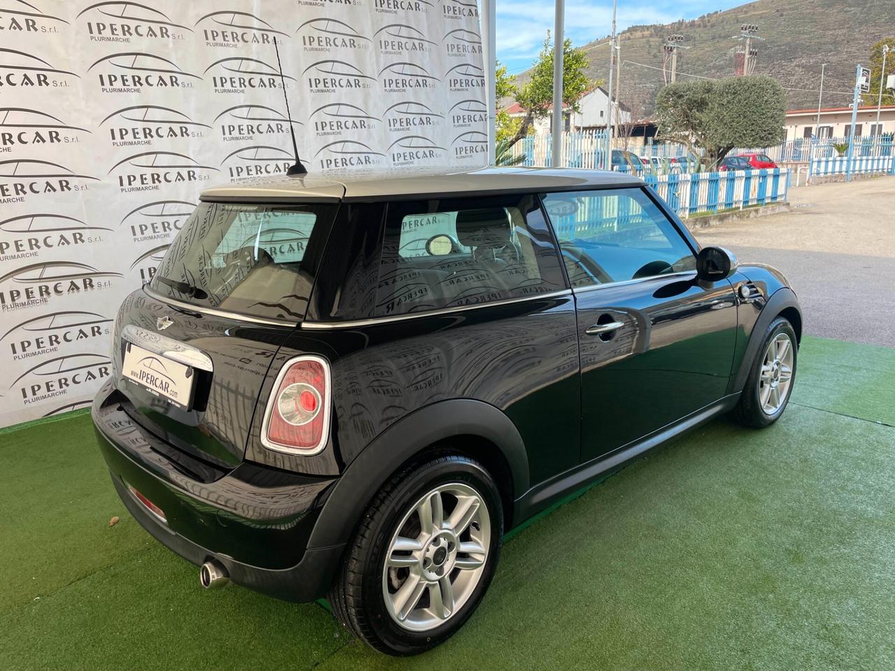 Mini Cooper D 1.6 diesel ( PER NEOPATENTATI )