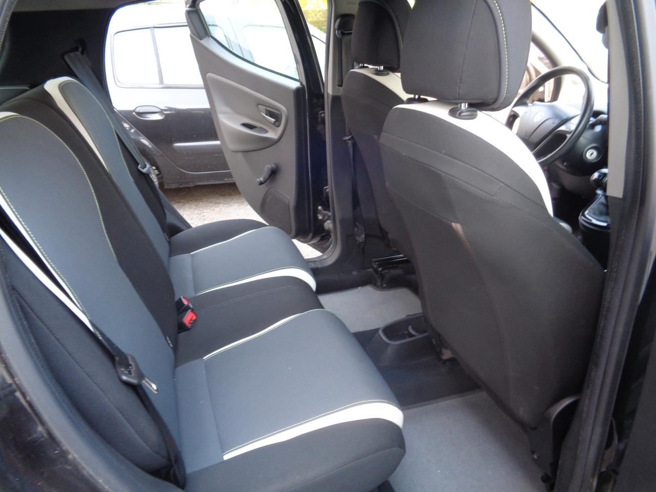 Lancia Ypsilon 0.9 TwinAir 85 CV 5 porte Metano Ecochic Silver