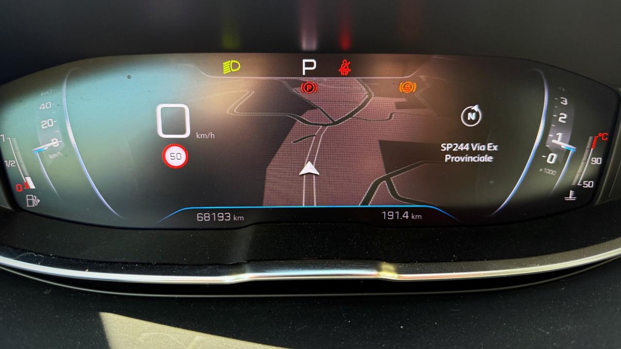 Peugeot 3008 1.5 HDI Eat8 Business - 2021