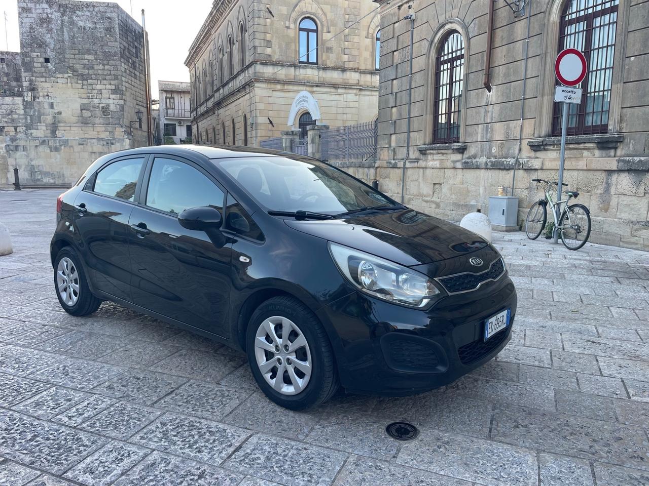 Kia Rio 1.1 CRDi WGT 5p. EX