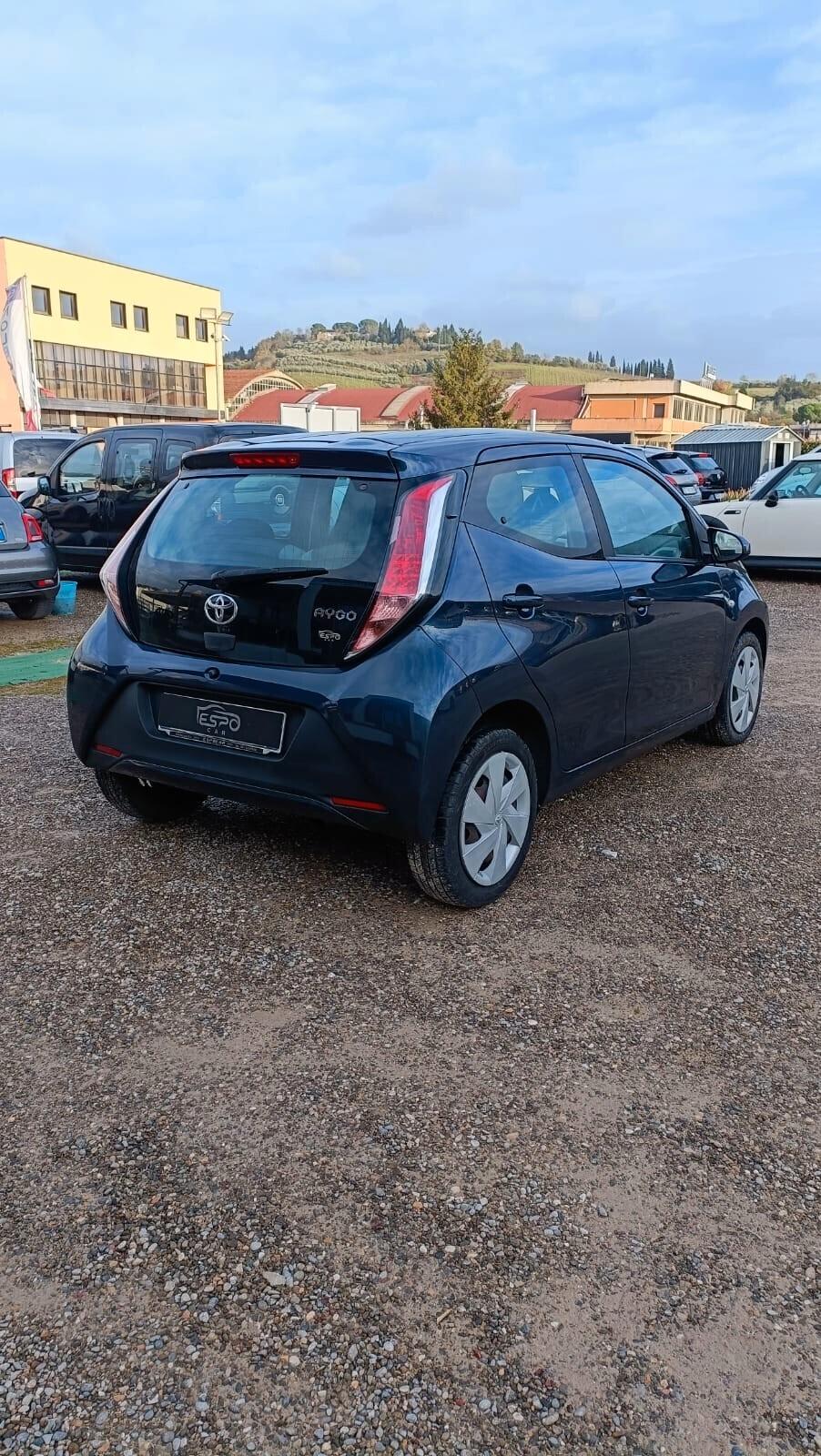 Toyota Aygo 1.0 VVT-i 69 CV 5 porte x-wave