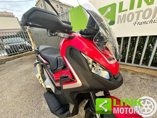 HONDA X-ADV 750 .
