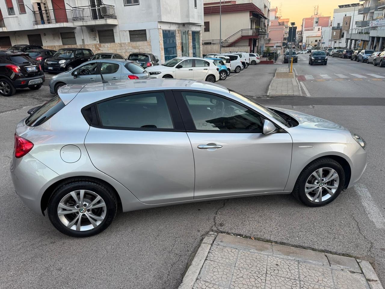 Alfa Romeo Giulietta 1.6 JTDm Distinctive * 105 CV * Adatta a Neopatentati * Garantita 12 Mesi
