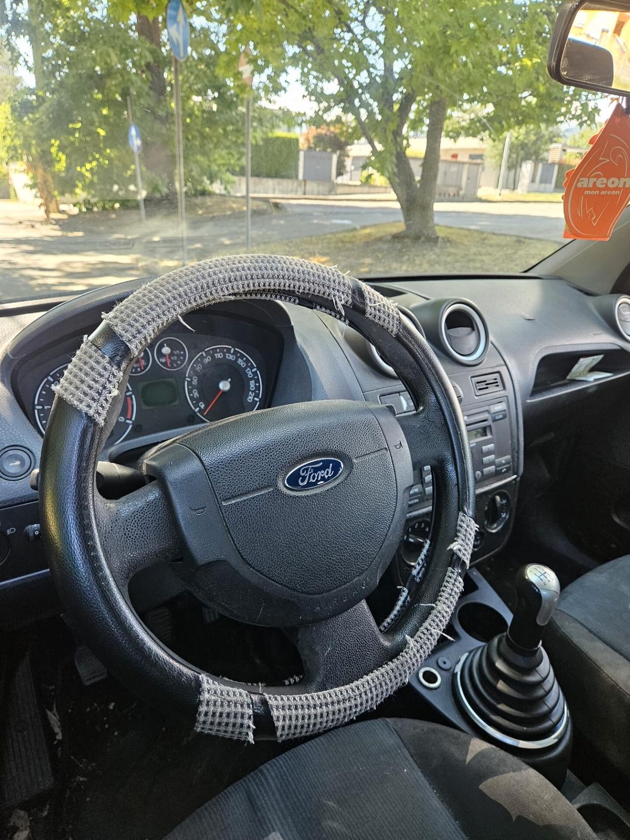 Ford Fiesta 1.4 neopatentati